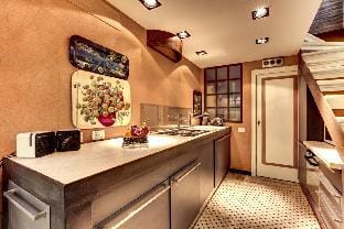 Venetian House With Terrace Hotel in San Marco