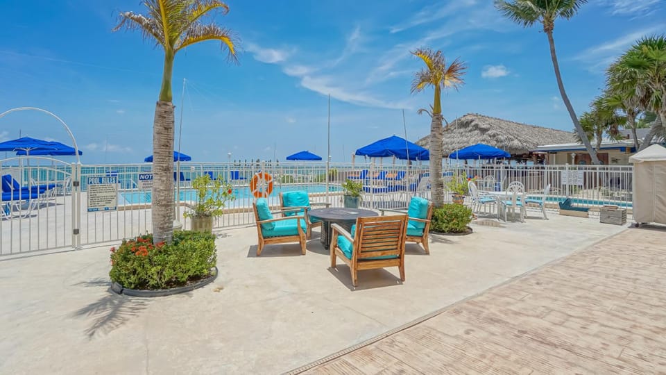 Glunz Ocean Beach Hotel and Resort Hotel in Key Colony Beach