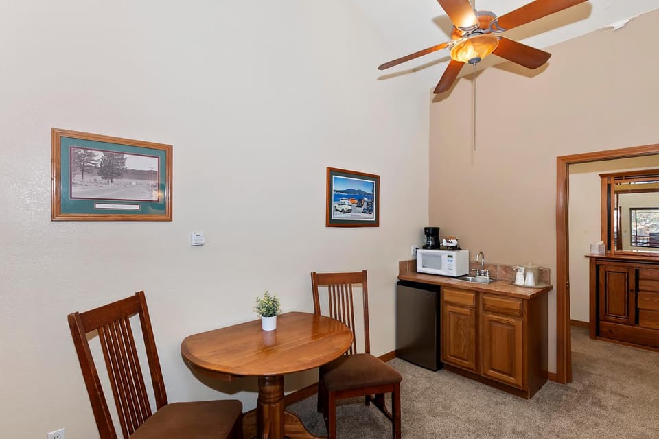 Robinhood Resort Hotel in Big Bear