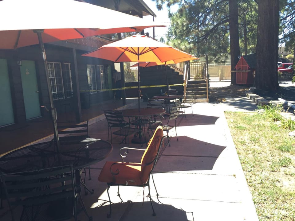 Robinhood Resort Hotel in Big Bear