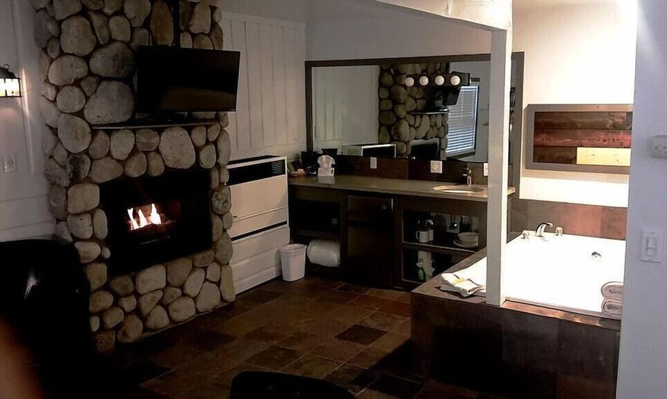 Sleepy Forest Cottages Lodge in Big Bear