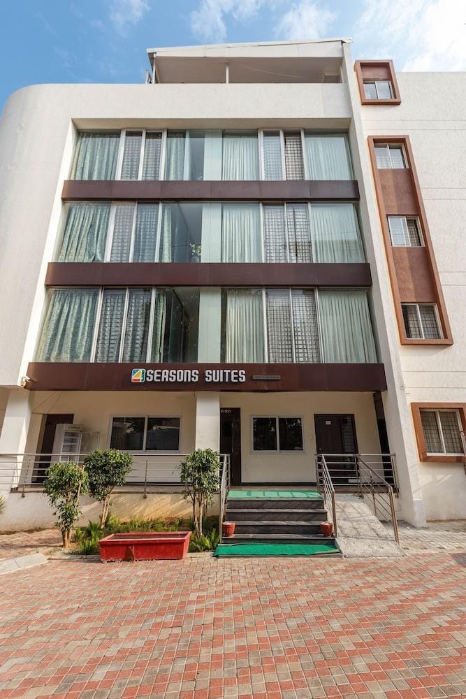 4 Seasons Suites Hotel in Bengaluru