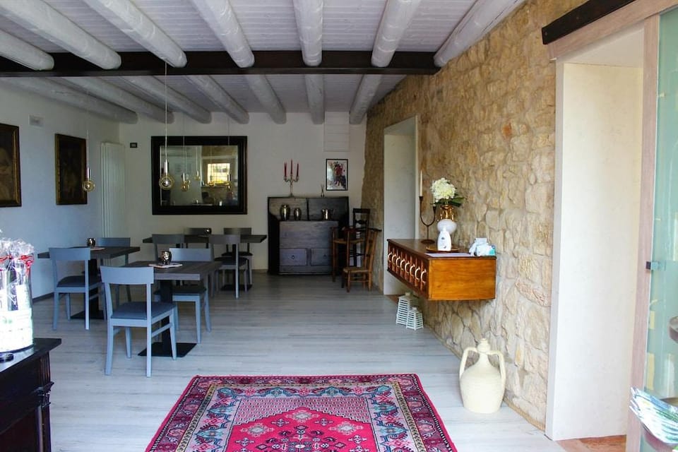 Arco di Vino - Tourist Location Hotel in Veneto