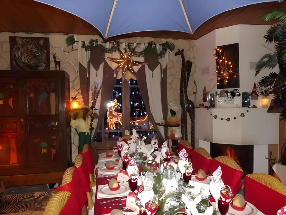 Chambres d hôtes La Maison Bleue Hotel in Jura