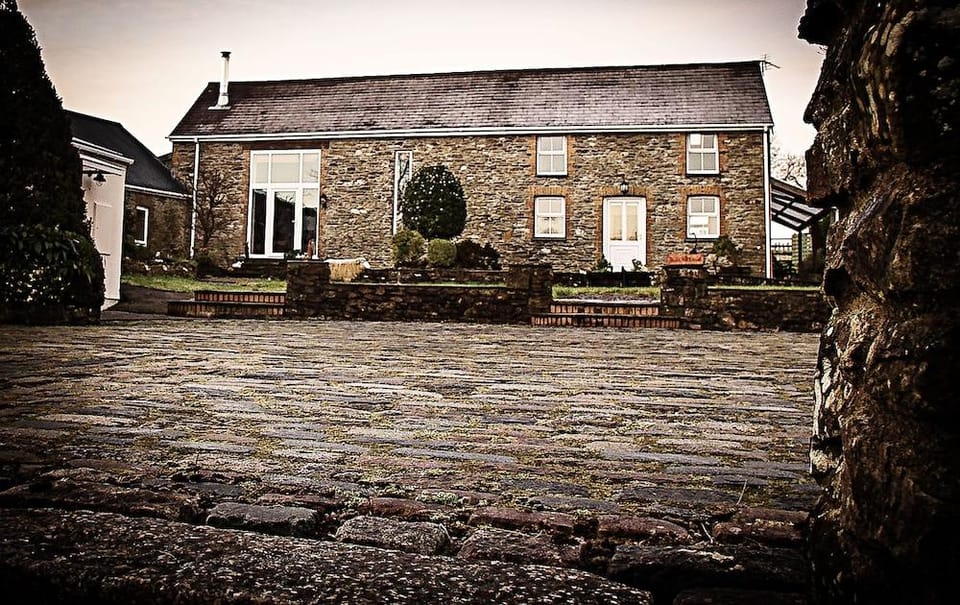 Waunwthan: B&B Suites Hotel in Wales