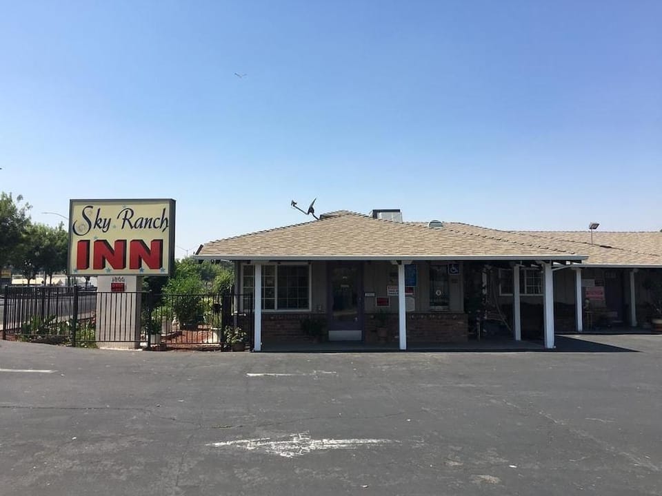 Sky Ranch Inn Hotel in West Sacramento