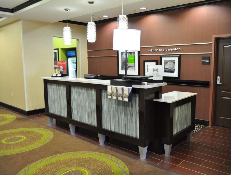 Hampton Inn Pleasanton Hotel in Rio Grande