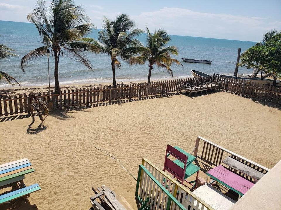 Pal s on the Beach - A Gold Standard Hotel Hotel in Stann Creek District