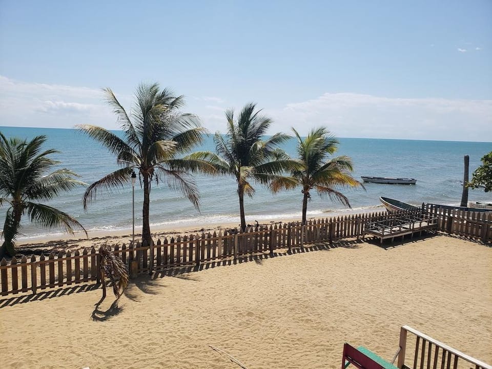 Pal s on the Beach - A Gold Standard Hotel Hotel in Stann Creek District
