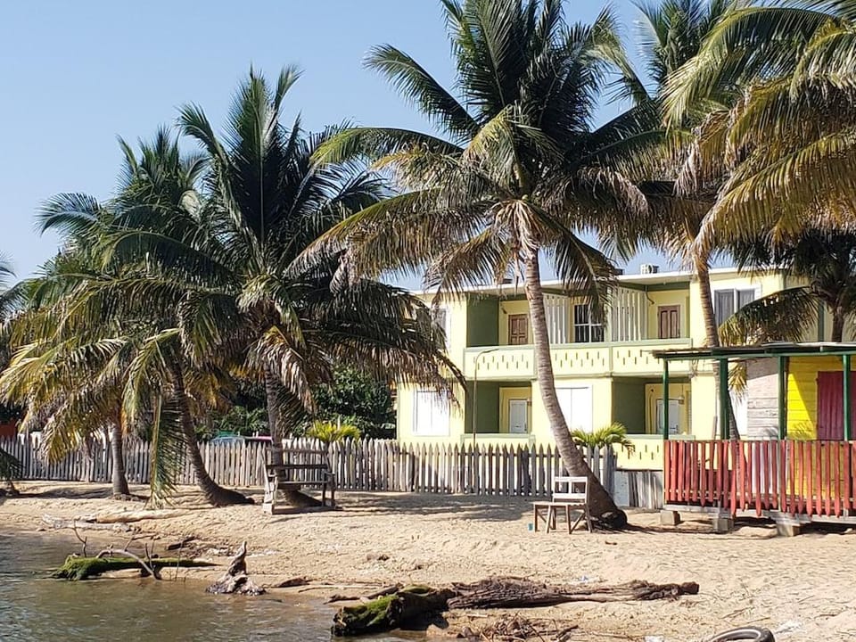 Pal s on the Beach - A Gold Standard Hotel Hotel in Stann Creek District