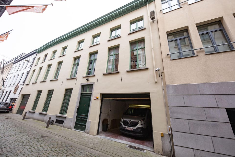 Unique Apartment In Historic Mansion Hotel in Antwerp