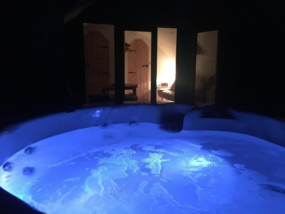 Brynllwyd Glamping Hotel in Wales