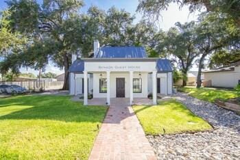 Benson Guest House Hotel in Uvalde