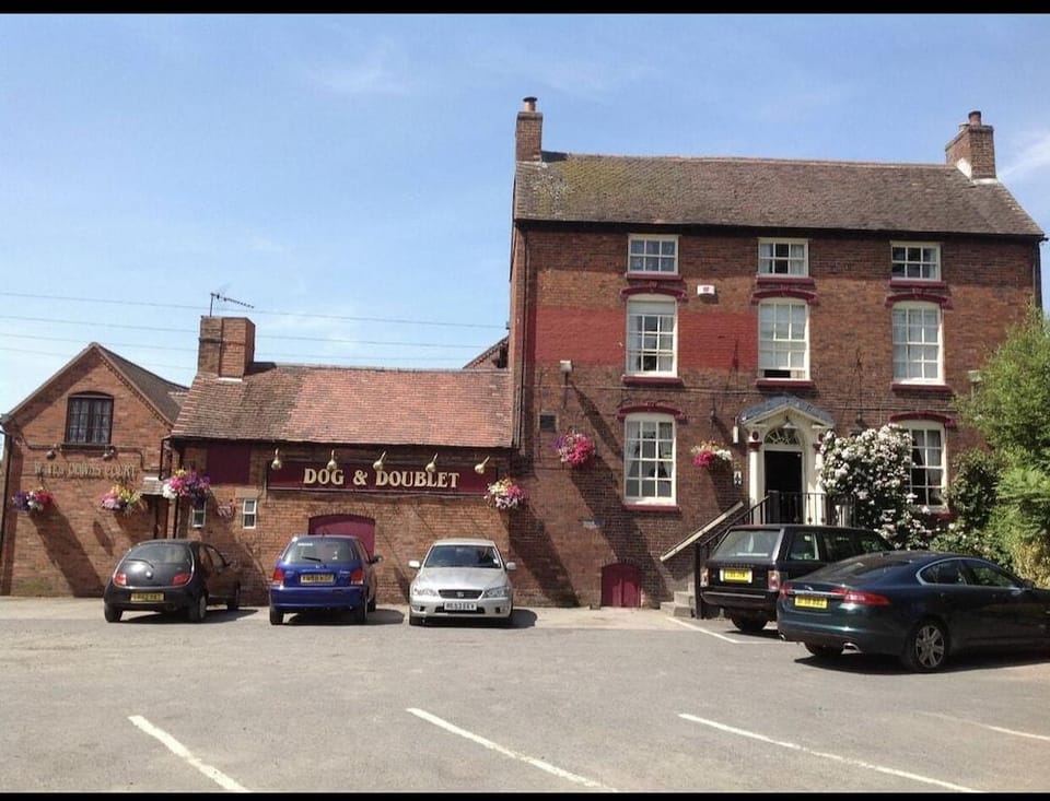 The Dog & Doublet Inn Hotel in North Warwickshire District