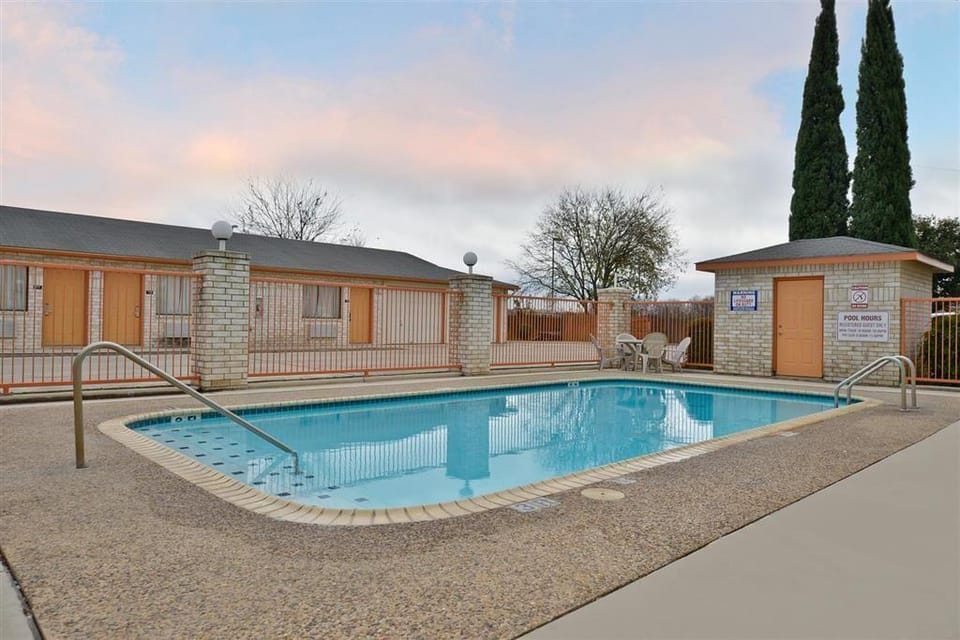 Budget Inn Hotel in San Antonio