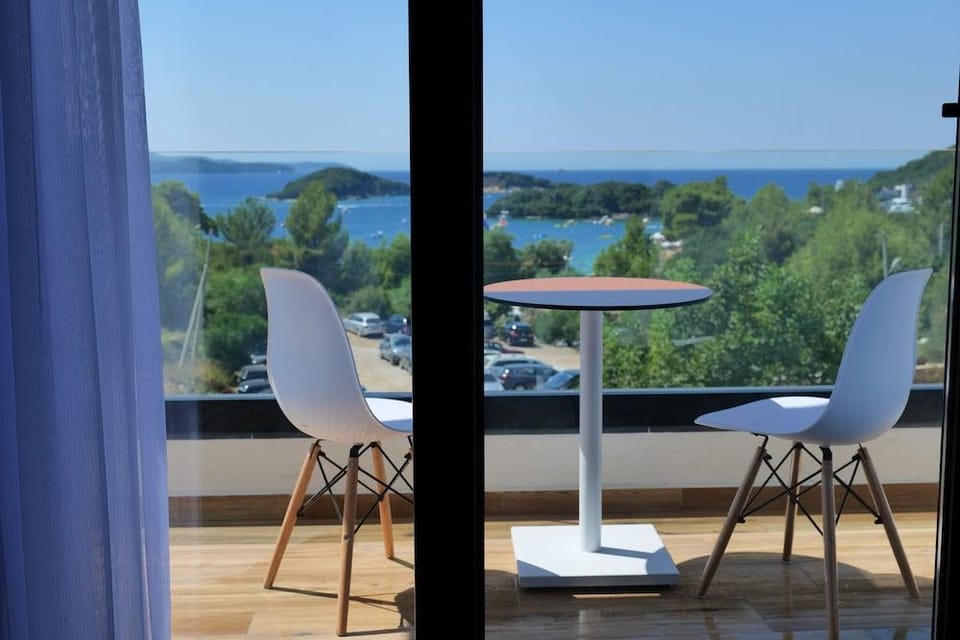Hotel Bora Bora Hotel in Ksamil