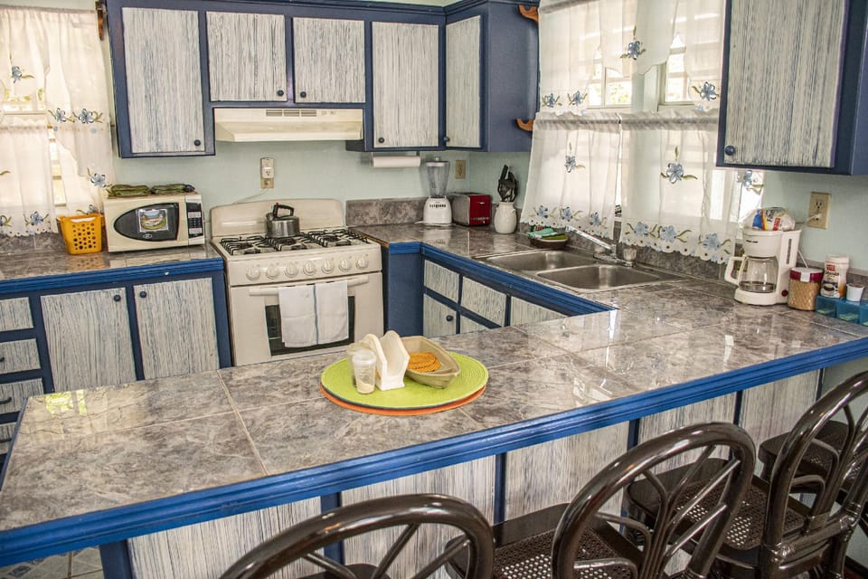Easy Living Apartments Hotel in Placencia