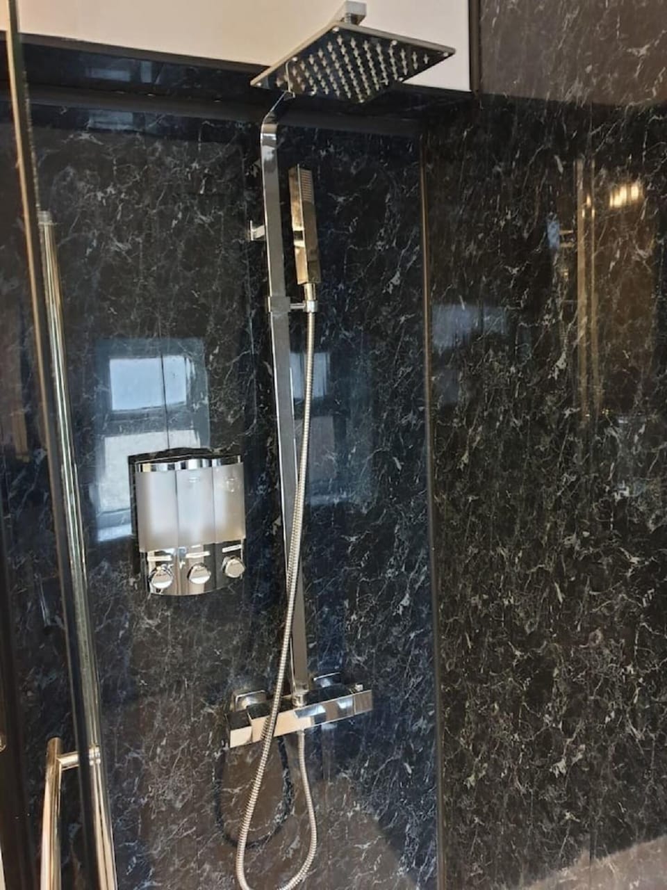 South Shield s Hidden Gem Garnet 3 Bedroom Apartme Hotel in South Shields