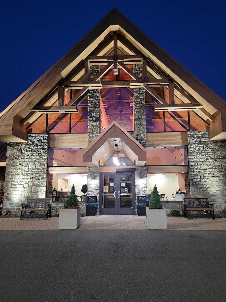 The Lodge at Hocking College Hotel in Ohio