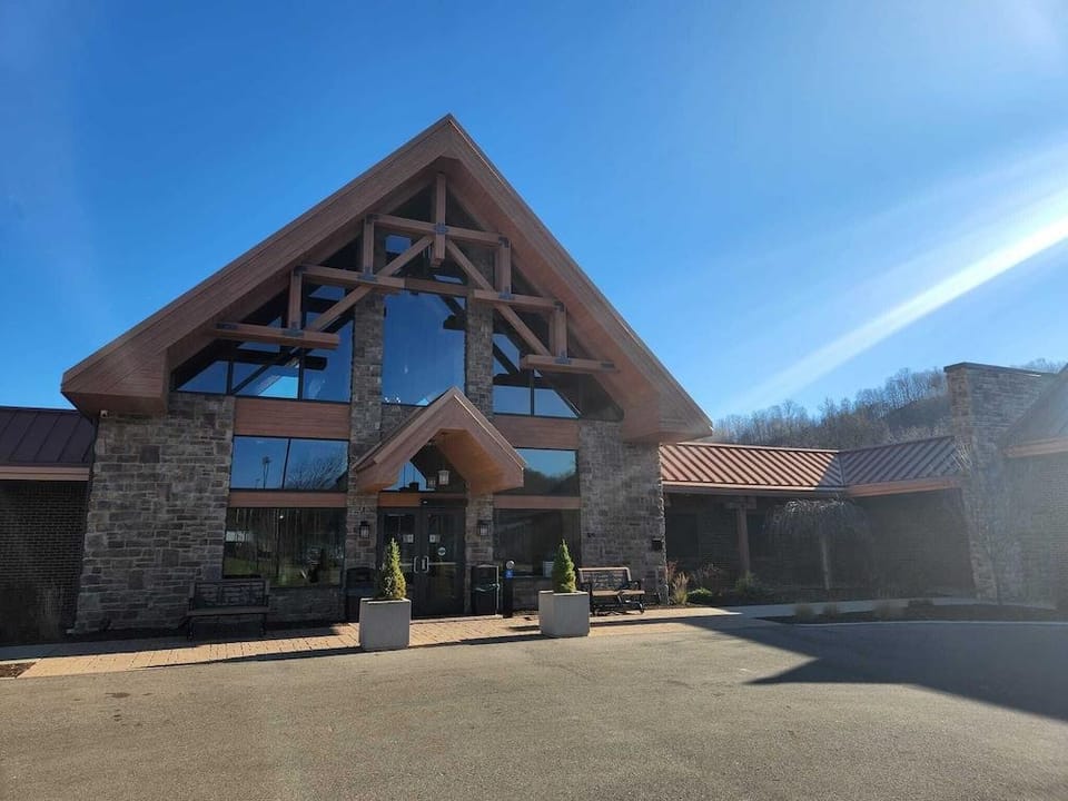 The Lodge at Hocking College Hotel in Ohio
