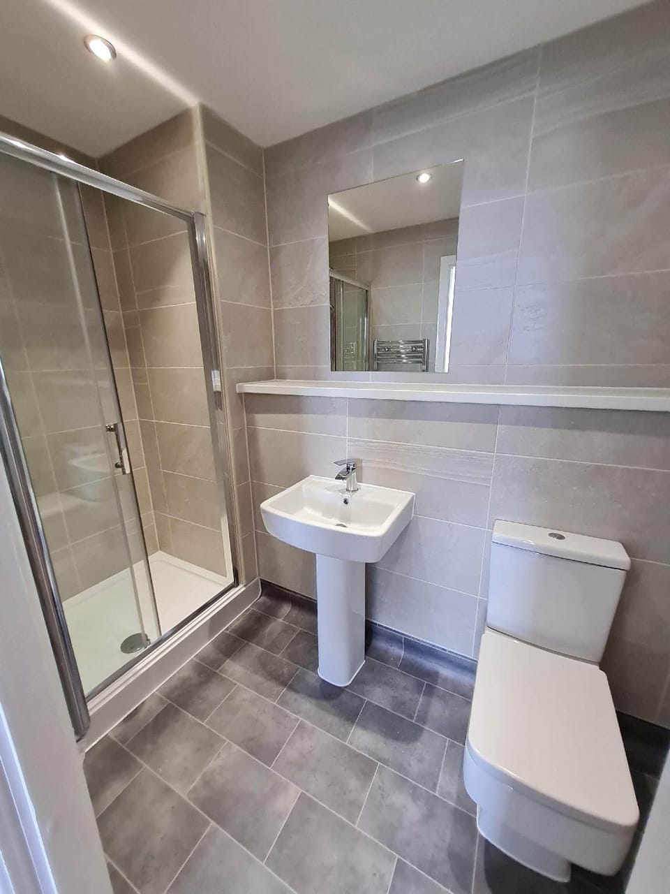 2 Bedroom Central Apartment With Parking Hotel in Liverpool