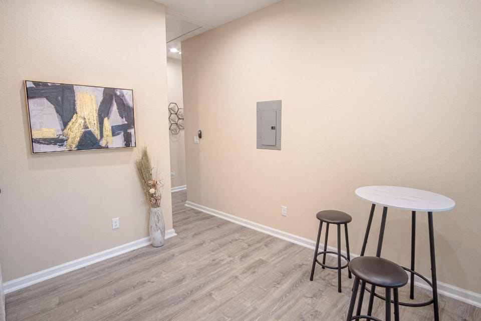 Beautiful Fenced 3BR 2BA Near Exciting Downtown Hotel in San Antonio