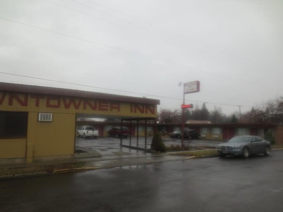 Down Towner Inn Hotel in Salmon River