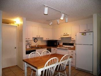 Snowflake 1 Bed plus Den 2 Bath Hotel in Copper Mountain