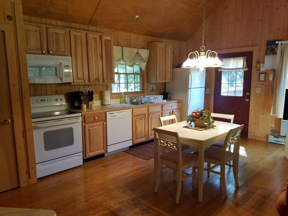 Autumn Ridge Cottages Hotel in Rockbridge County