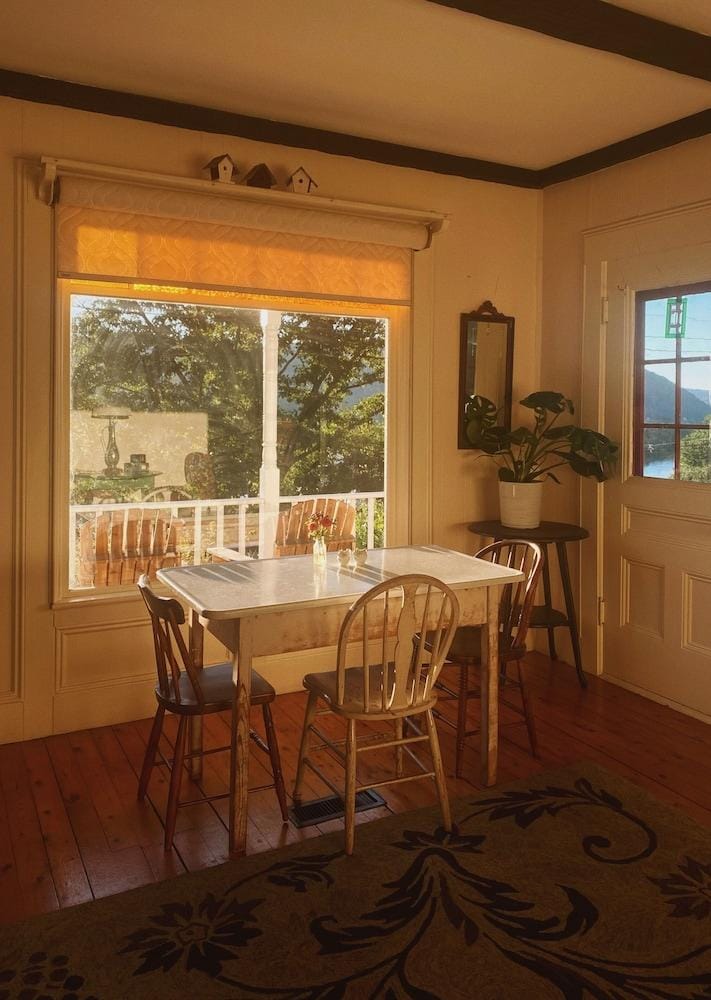 Harvest Barn Inn Hotel in Vermont