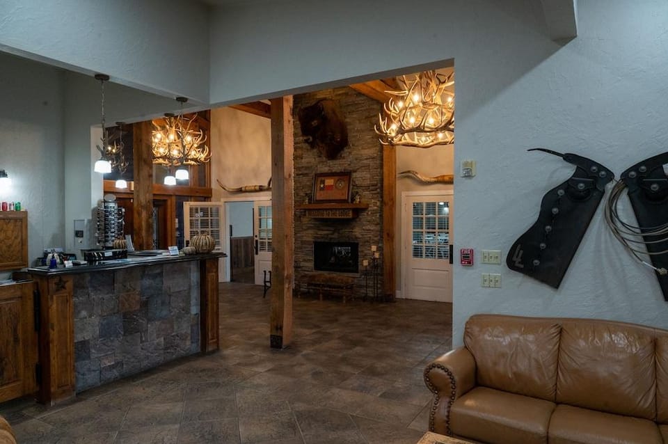 Lone Star Lodge and Marina Hotel in Texas
