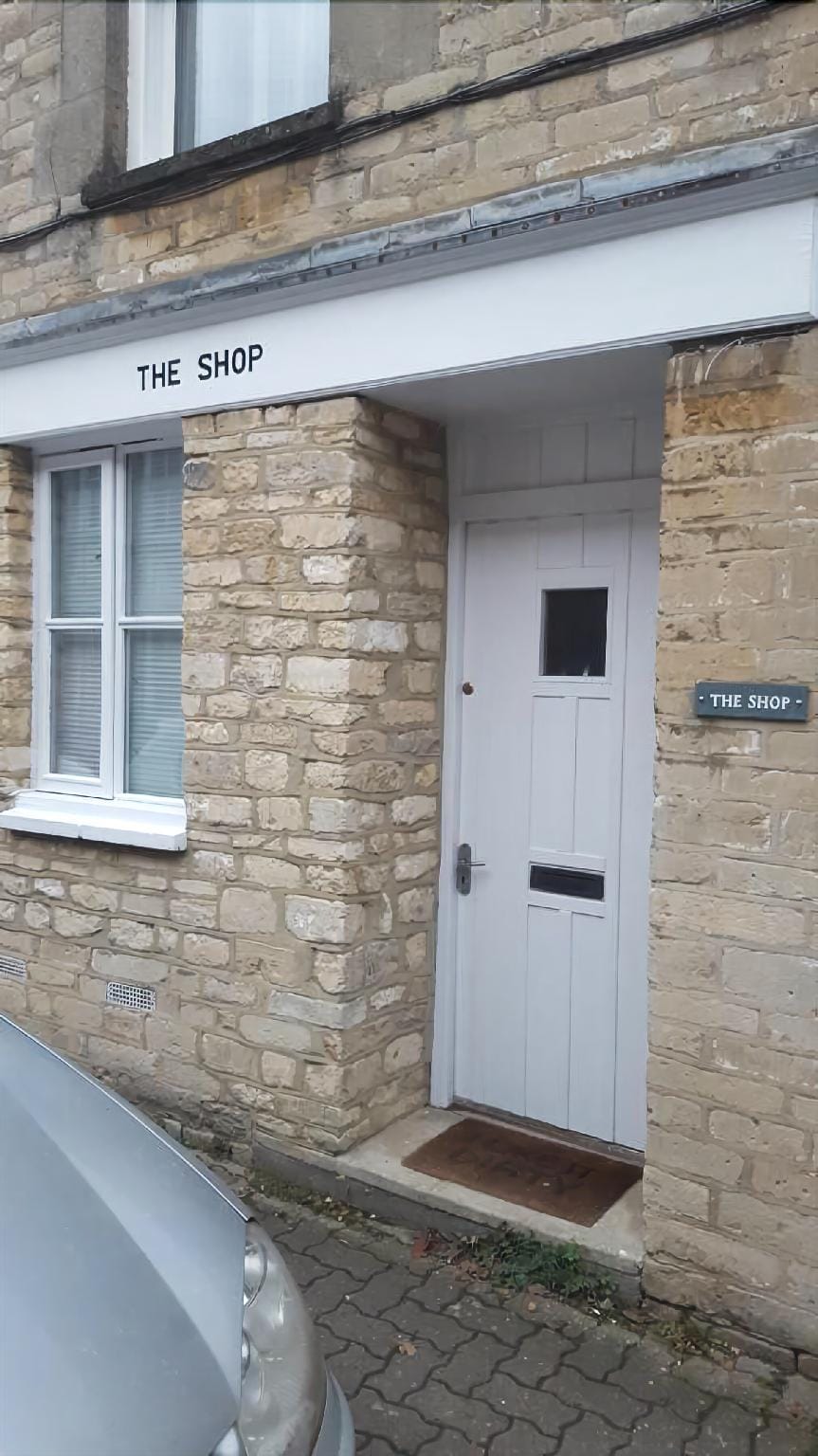 The Shop Cotswold Apartment Sleeps 2 Hotel in Cirencester