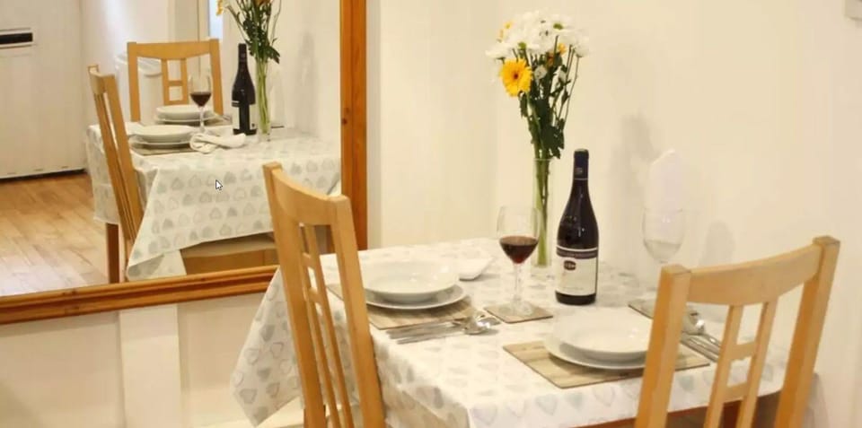 The Shop Cotswold Apartment Sleeps 2 Hotel in Cirencester