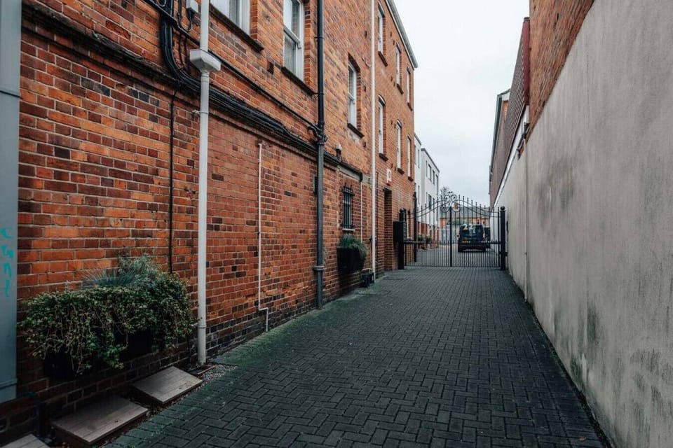 Central Modern Flat Sleeps 6 - Dedicated Parking Hotel in Henley-on-Thames