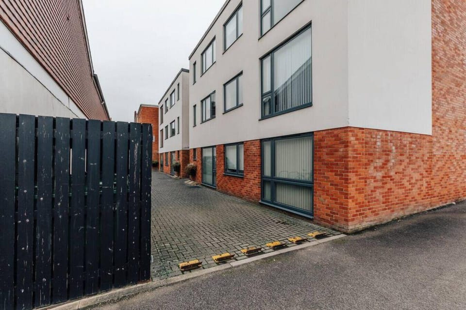 Central Modern Flat Sleeps 6 - Dedicated Parking Hotel in Henley-on-Thames