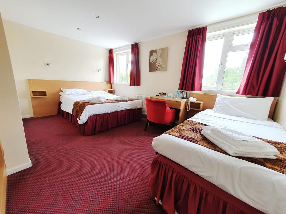 Royal Square Hotel - BHX & NEC Hotel in Marston Green