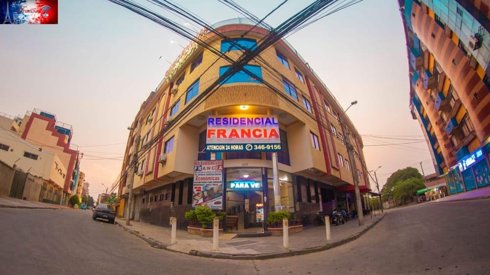 residencial francia - Hostel Hotel in Santa Cruz de la Sierra