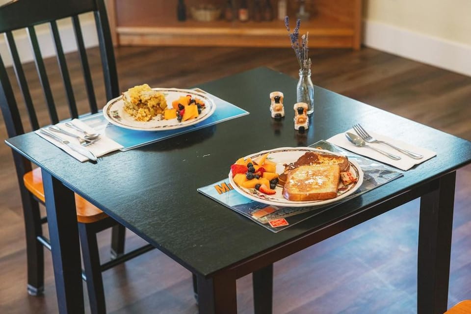 Iron Horse Inn Bed & Breakfast Hotel in Kittitas County