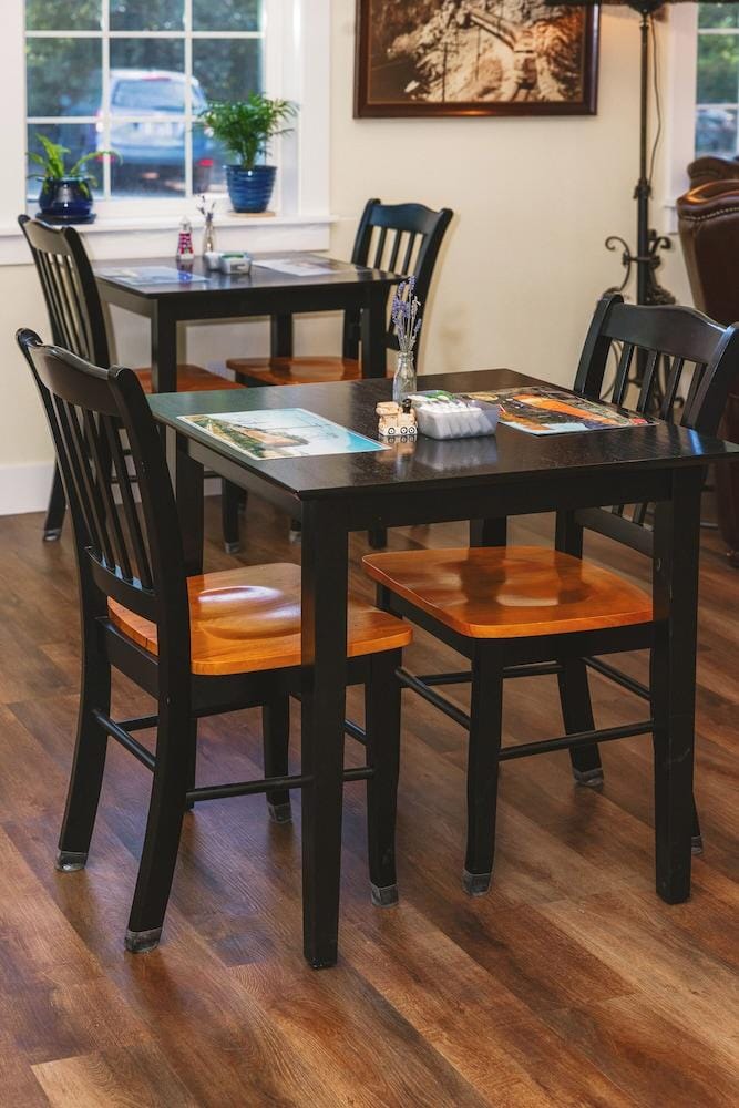 Iron Horse Inn Bed & Breakfast Hotel in Kittitas County