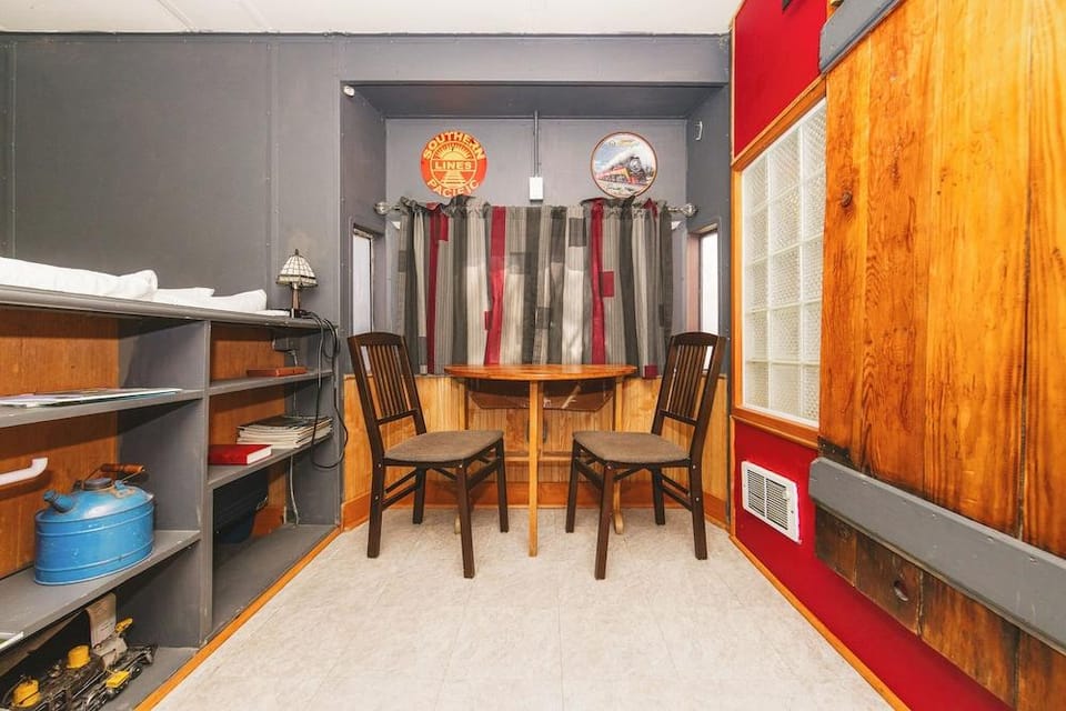 Iron Horse Inn Bed & Breakfast Hotel in Kittitas County