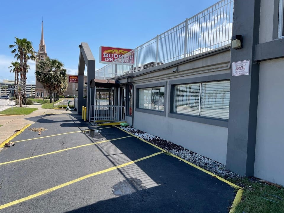 Budget Inn & Suites Shoreline Hotel in Nueces County