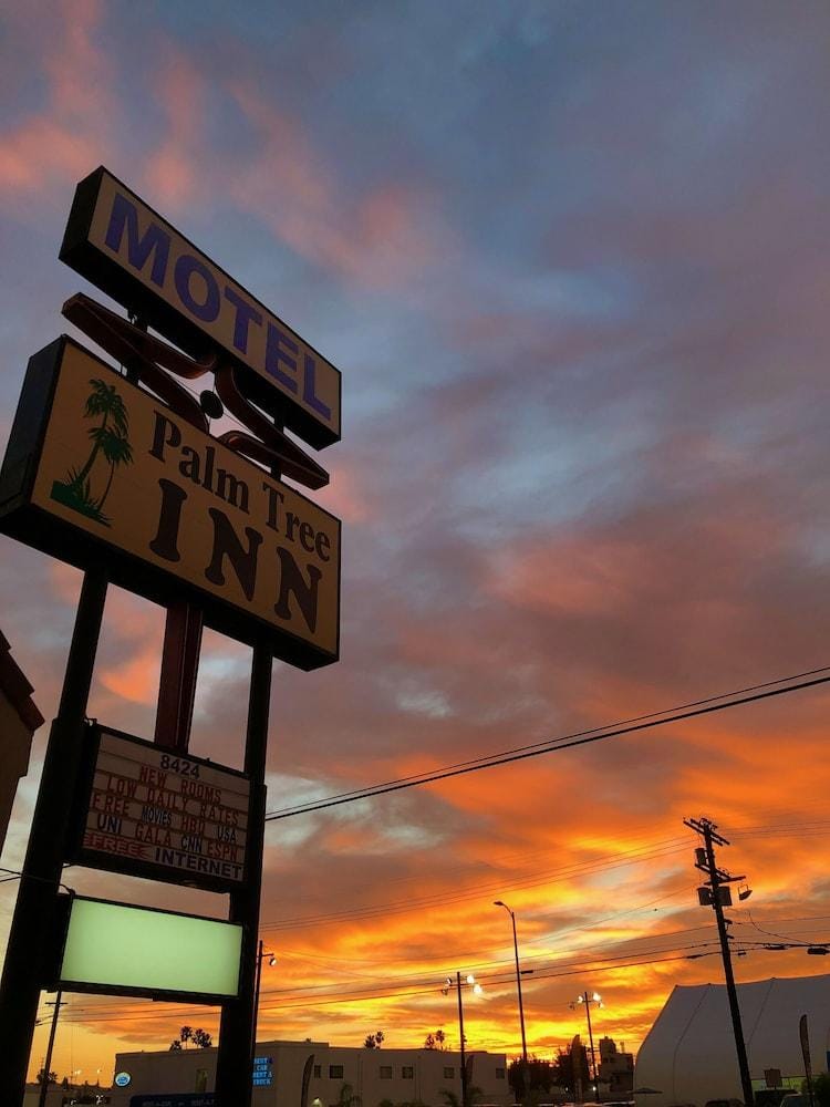 Palm Tree Inn Hotel in North Hills