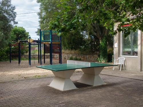 Auberge de Jeunesse HI Nîmes Hotel in Nimes