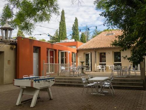 Auberge de Jeunesse HI Nîmes Hotel in Nimes