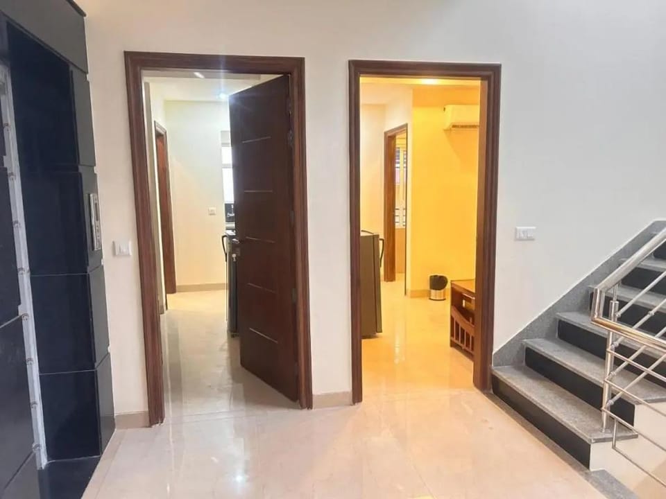 Lime Tree 1BHK Service Apartment Hotel in Gurugram