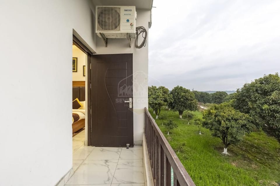 Seven Corbett Resort Hotel in Uttarakhand