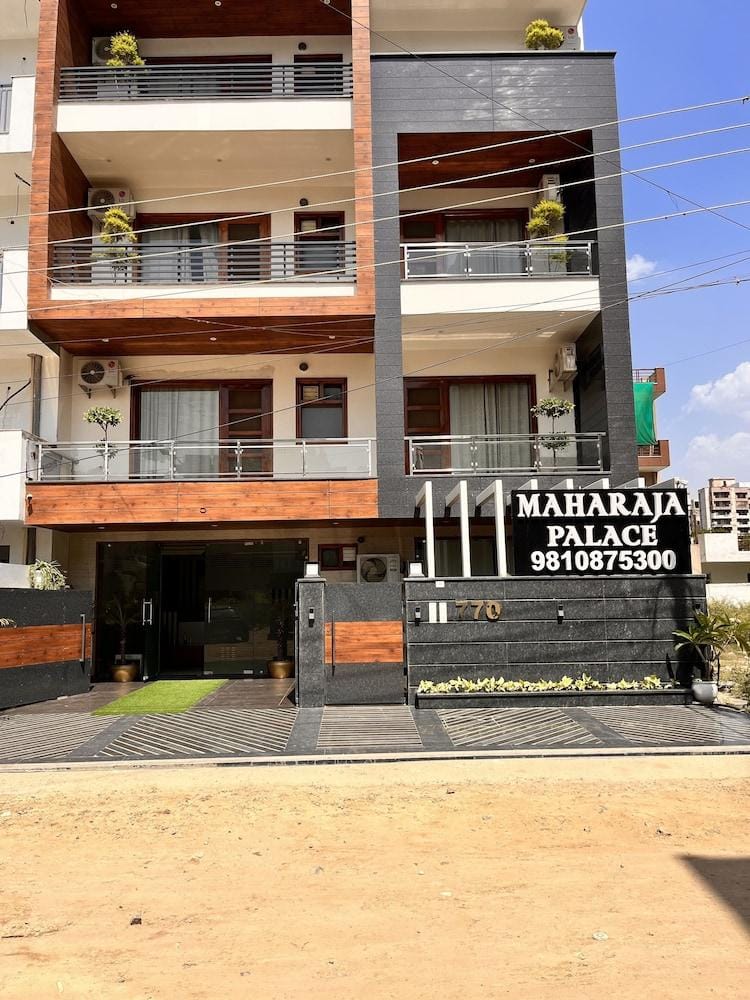 Maharaja Palace Near Medanta Gurgaon Hotel in Gurugram