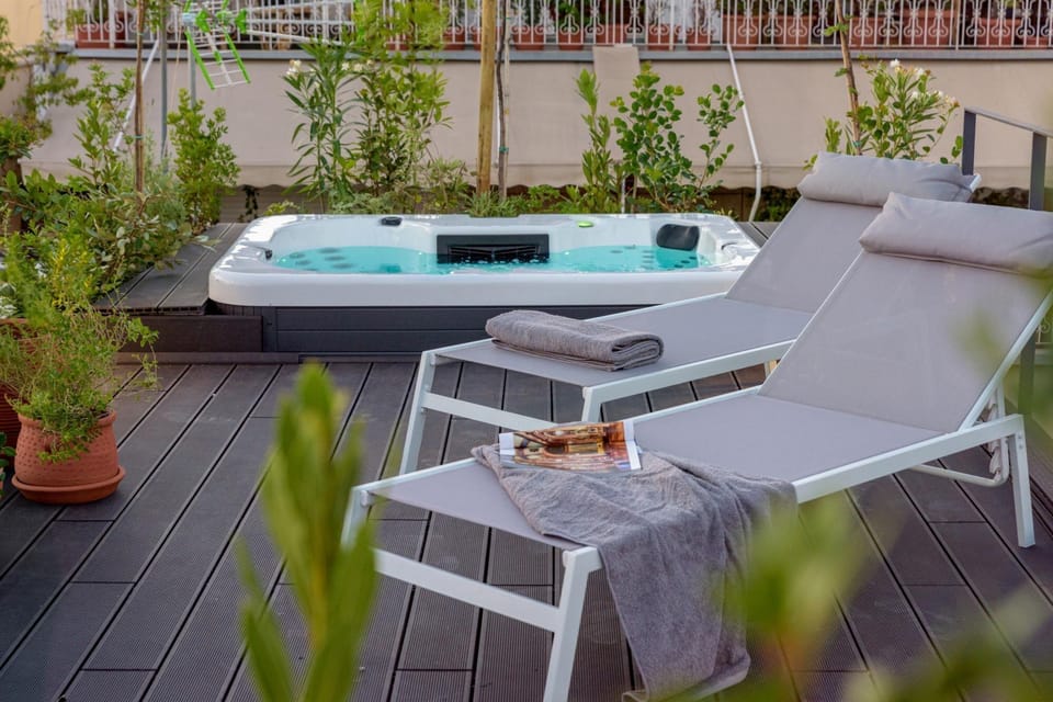 Your 4 Bdrm Dream House w Acropolis View Jacuzzi Hotel in Plaka