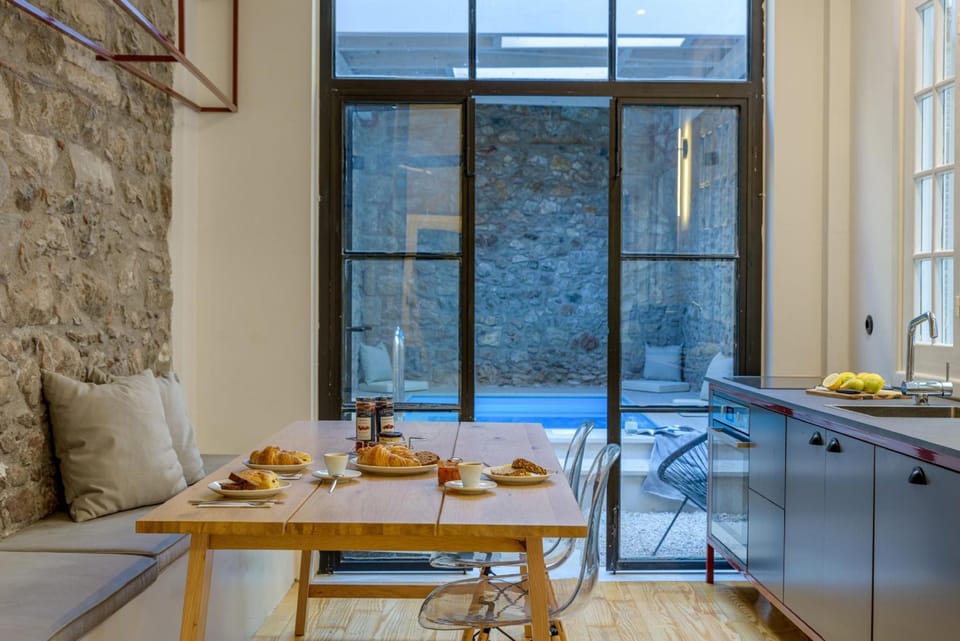 Incomparable Plaka s Lux 2bdrm Apt w Pvt Heated Pool Hotel in Plaka