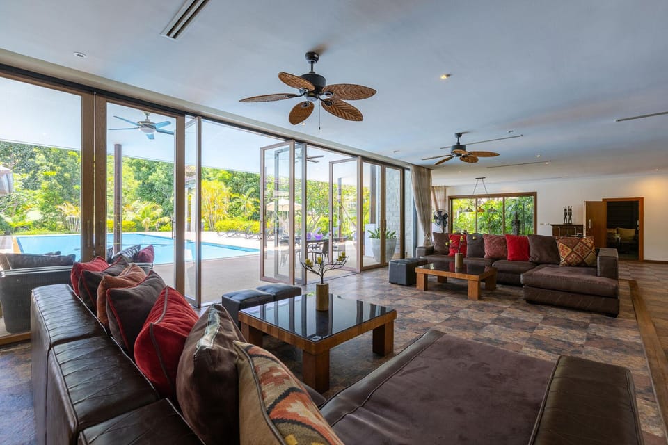 Large 7 Bed Luxury Villa on Golf Course Hotel in Hua Hin District